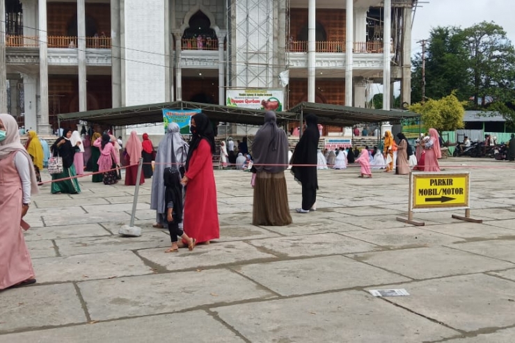 Ibadah Sholat Ied di Masjid Agung Al Aqsha Sentani Terapkan Protokol Kesehatan