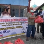 Jamaah Safari Subuh, KKSS Kabupaten Jayapura, dan BRI Sentani Salurkan Sembako Tahap II di Pasar Lama