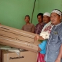 Jelang Ramadhan, Patrinus Sorontou Serahkan Bantuan Fasilitas Kelengkapan Masjid Darussalam Dosay