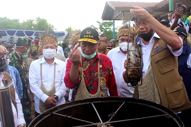 BNPB Bantu Mesin Pengolah Sagu dan Alat Pengasap Ikan Bagi Warga Terdampak Covid-19