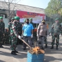 Ribuan Botol Miras dan Ganja Sitaan TNI Dimusnahkan