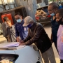 Mantan Komisioner KPU Papua, Izak Hikoyabi Kembalikan Mobil Dinas