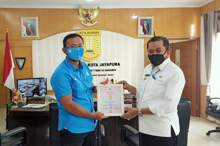 GARBI Papua Serahkan LPJ dan Piagam ke Pemkot Jayapura