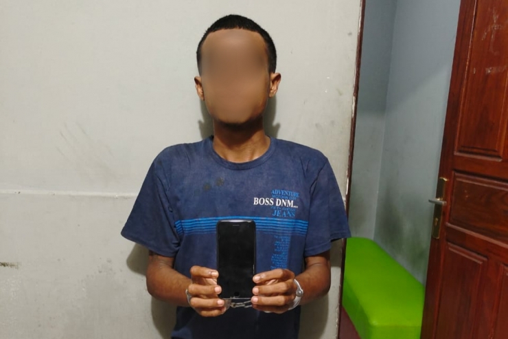 Pemuda Ini Ditangkap Lantaran Jambret IPhone di Angkot