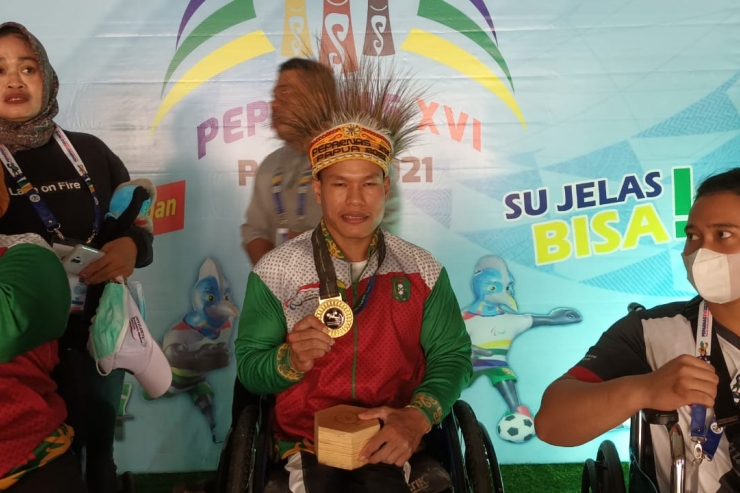Pecahkan Rekor Peparnas, Lifter Kalbar Persembahkan Emas Untuk Pelatih yang Sakit 