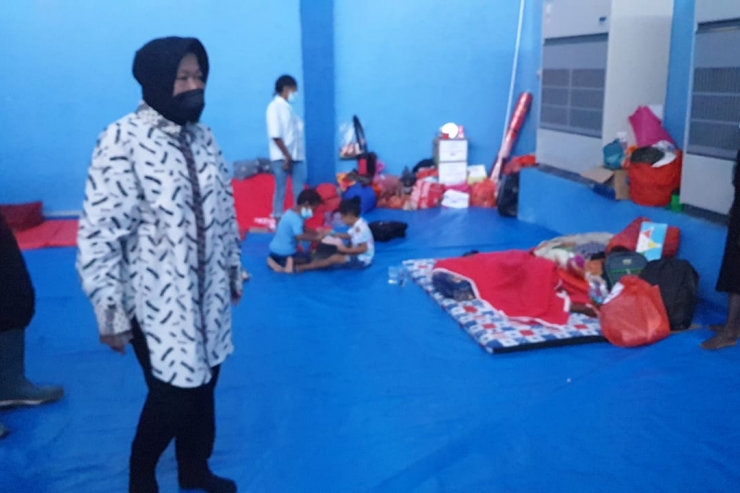 Menteri Sosial Tinjau dan Serahkan Bantuan Korban Banjir dan Longsor Jayapura