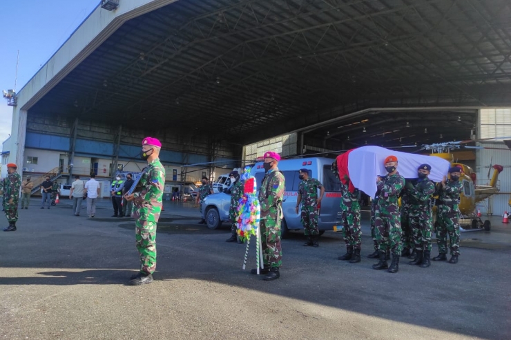 Jenazah Almarhum Praka Mar (Anumerta) Dwi Ahyar Diterbangkan ke Lamongan Jawa Timur