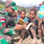 Satgas TNI 301/PKS Ajari Anak anak Papua Belajar Mencintai Tanah Air
