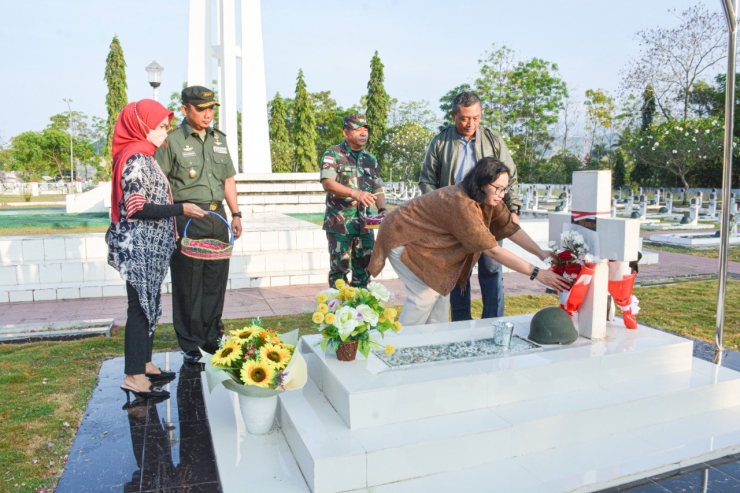 Sebelum Tinggalkan Papua, Brigjen TNI Izak Pangemanan Ziarah Ke TMP Kusuma Trikora