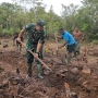 Dandim Boven Digoel Turun Langsung Menggarap Lahan untuk Ditanami Jagung