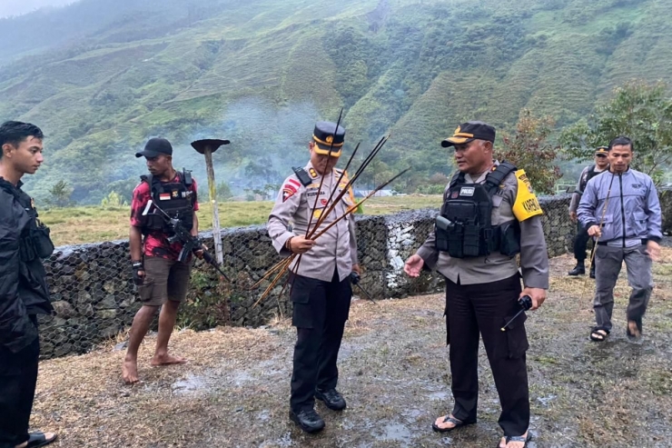 Acara Bakar Batu di Puncak Jaya Diwarnai Aksi Bentrok Dua Kelompok Warga