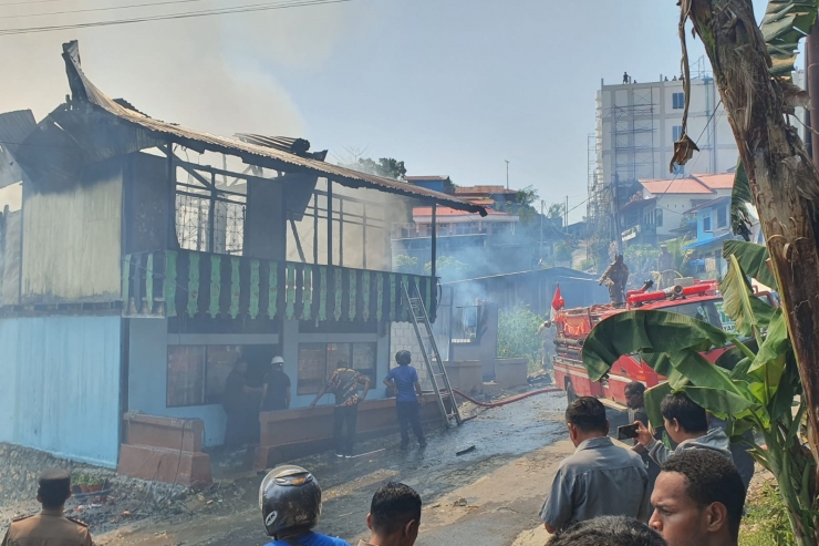 Diduga Arus Pendek Listrik, Dua Unit Rumah di Tasangka Dilahap Api