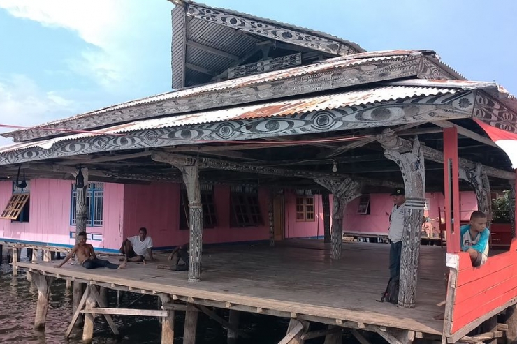 Obhe Kampung Dondai tak Mampu Muat Banyak Orang