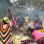 Wujud Syukur, Satgas TNI 142/KJ Gelar Bakar Batu Bersama Masyarakat Timeria