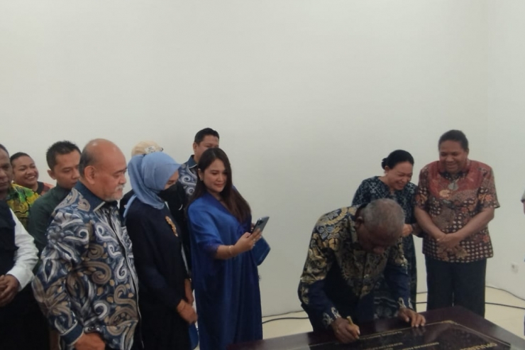Jelang Akhir Jabatannya, Bupati Mathius Resmikan Gedung Opulence Tabita Hotel
