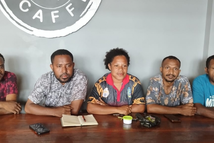 Pemuda Adat Tanah Merah Laporkan Joop Suebu ke Polda Papua