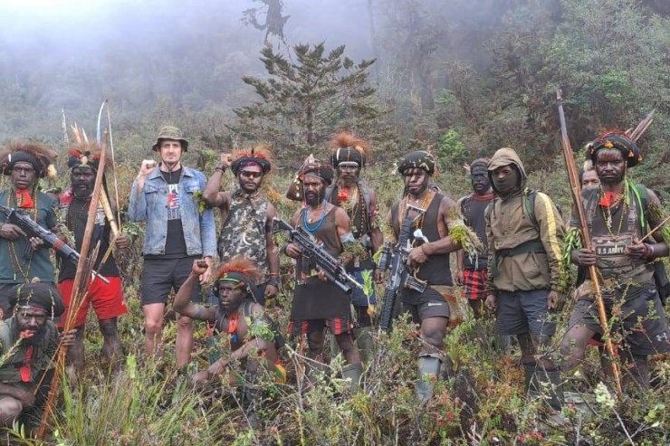 Sepekan Pasca Pembakaran Pesawat Susi Air, Video dan Foto Egianus Kogoya Bersama Kapten Philip Beredar