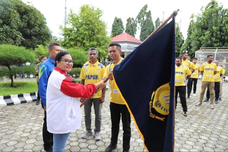 Zusana Wanggai Lepas Kontingen Basket Korpri Papua ke Makassar