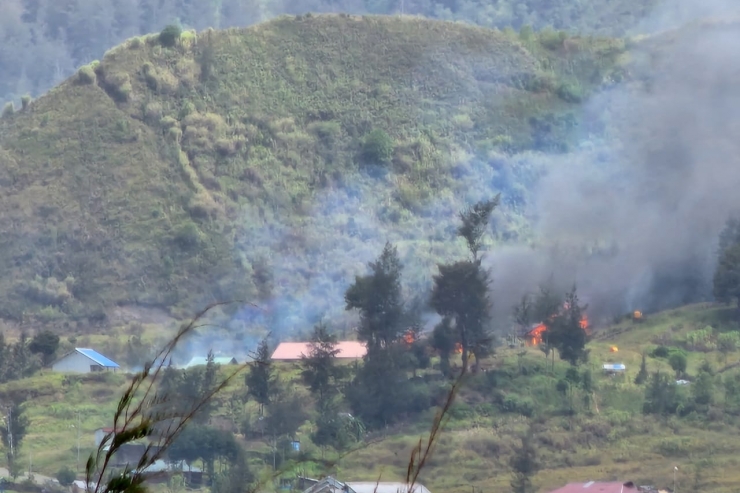 Rumah Dinas Guru di Puncak Papua Tengah Dibakar KKB 