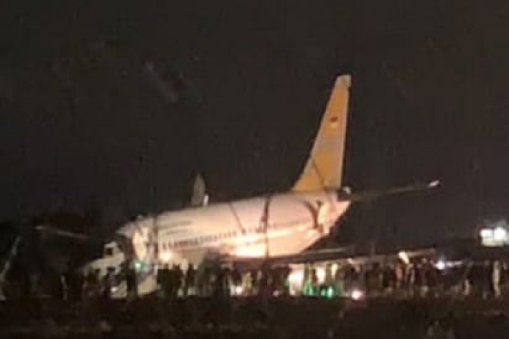 Pesawat Boeing TNI AU Tergelincir di Bandara Mozes Kilangin Timika