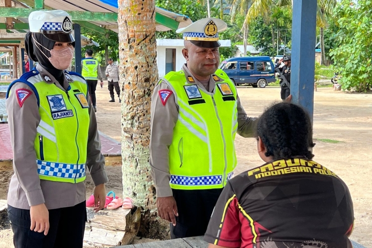 Patroli Personel Ops Ketupat Cartenz 2023, Sasar Lokasi Tempat Wisata Kota Jayapura