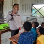 Personil Ops Rasaka Cartenz 2023 Ajari Anak anak Daerah Konflik Nduga Calistung