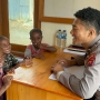 Keceriaan Anak anak Dogiyai Belajar Sambil Bernyanyi Dalam Program Si Ipar