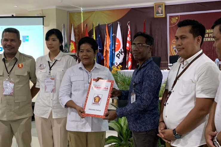 DPD Gerindra Resmi Daftarkan Bacaleg ke KPU, Yanni Puji Antusias Anak Muda Gabung Partainya