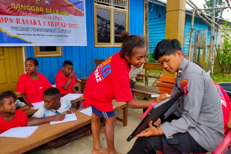 Senyum Bahagia Maria Kalakdana, Akhirnya Bisa Berhitung Setelah Ikut  Program Si-Ipar