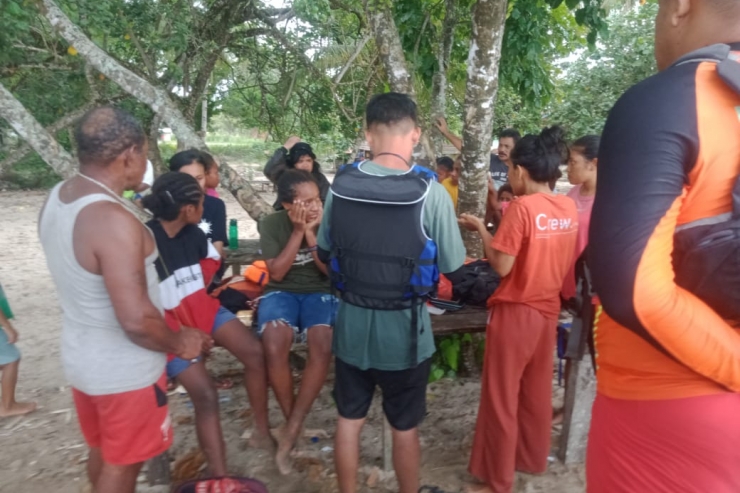 Hendak Antarkan Raport, Guru dan Siswa Alami Kecelakaan Laut di Nabire