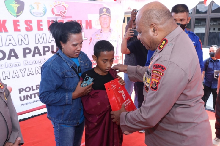 Peringati Hut Bhayangkara ke-77, Polda Papua Gelar Khitanan Massal 
