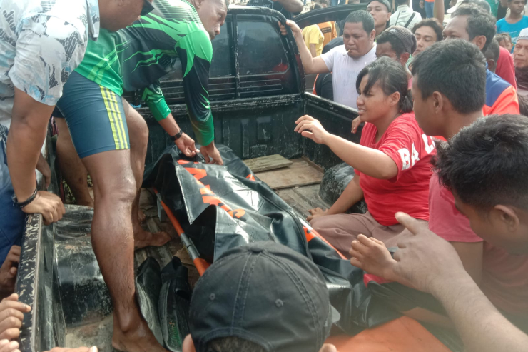Enam Jam Pencarian, Anak Lelaki yang Tenggelam di Pantai Holtekamp Berhasil Ditemukan