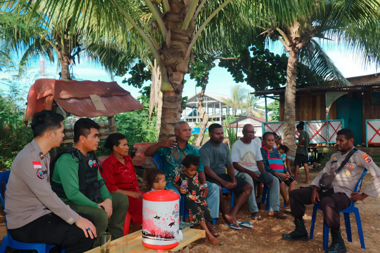 Satgas Humas Damai Cartenz-2025 Gelar Kegiatan Humanis di Entrop Jayapura