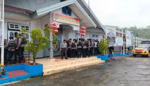 Tim Gabungan Satgas Ops Damai Cartenz Buru 19 Napi Kabur di Nabire