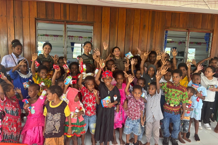 Srikandi Ops Damai Cartenz Tebar Sukacita Damai Bersama Anak-anak di Gereja GPDI Kenyam Nduga