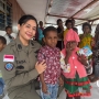Perayaan Hari Pantekosta Polwan Operasi Damai Cartenz bersama anak anak di Gereja GPDI Nogolait Kenyam
