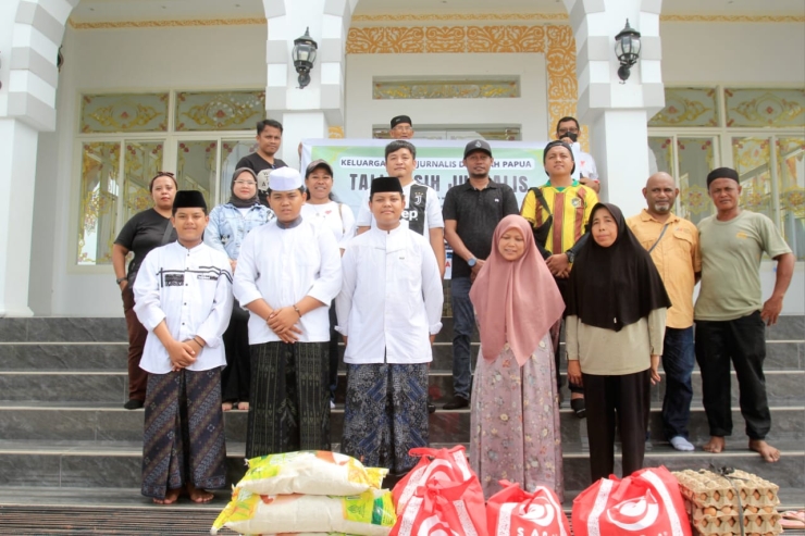 Jurnalis Berbagi, Salurkan Tali Kasih ke Panti Asuhan dan Ponpes di Jayapura