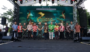 Pj Gubernur Papua Buka Festival Cenderawasih 2025: Sinergitas Mendorong Papua Tumbuh Kuat dan Inklusif 