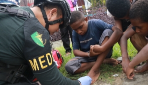 Satgas Damai Cartenz Hadirkan Sentuhan Kemanusiaan di Distrik Pugima