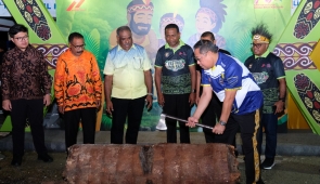 Wakapolda Papua Tutup Kegiatan Festival Colo Sagu 2025  ‎