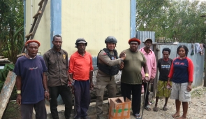 Satgas ODC 2025 Gelar Kegiatan Humanis, Bagikan Sembako di Kampung Lantipo Jayawjaya