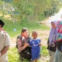 Bangun Kepercayaan Warga, Personil Satgas Operasi Damai Cartenz Lakukan Kegiatan Humanis di Kampung Walesi