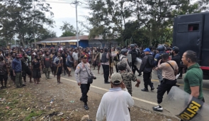 Personil Satgas ODC dan Polres Jayawijaya Gerak Cepat Redam Keributan Dua Kelompok Jemaat Gereja
