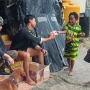 Berbagi Keceriaan Sebagai Wujud Kepedulian, Satgas Ops Damai Cartenz Kepada Anak-anak di Paniai