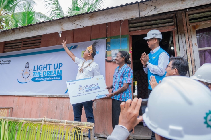 Program Light Up The Dream PLN, Sasar Keluarga Pra Sejahtera di Pulau Owi Biak dan Supiori