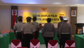 Wujud Punishment, Polresta Jayapura Gelar Sidang Disiplin Terhadap 8 Personelnya