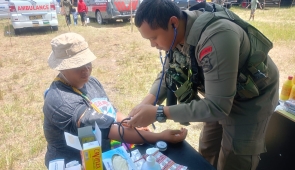 Satgas Damai Cartenz Buka Layanan Kesehatan Gratis di Festival Budaya Lembah Baliem