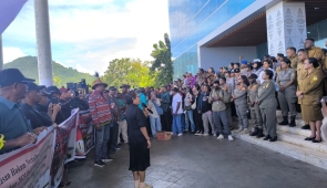 Seribuan Massa BARIKADE 98 Berdemo, Tuntut Netralitas ASN dan Aparat Keamanan dalam PSU Pilgub Papua