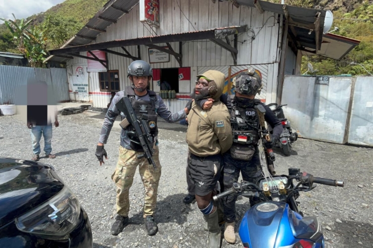 Satgas Damai Cartenz Tangkap Anggota KKB Konara Enumbi di Puncak Jaya
