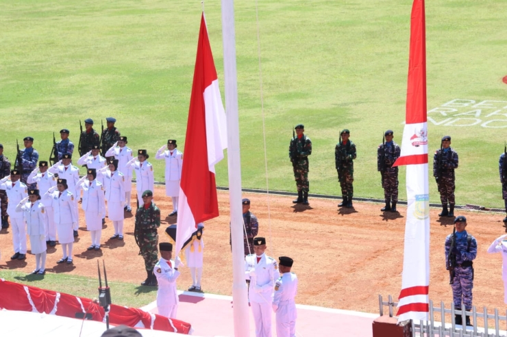 Pj Gubernur Papua Agus Fatoni Pimpin Upacara HUT ke-80 Kemerdekaan RI di Stadion Mandala Jayapura